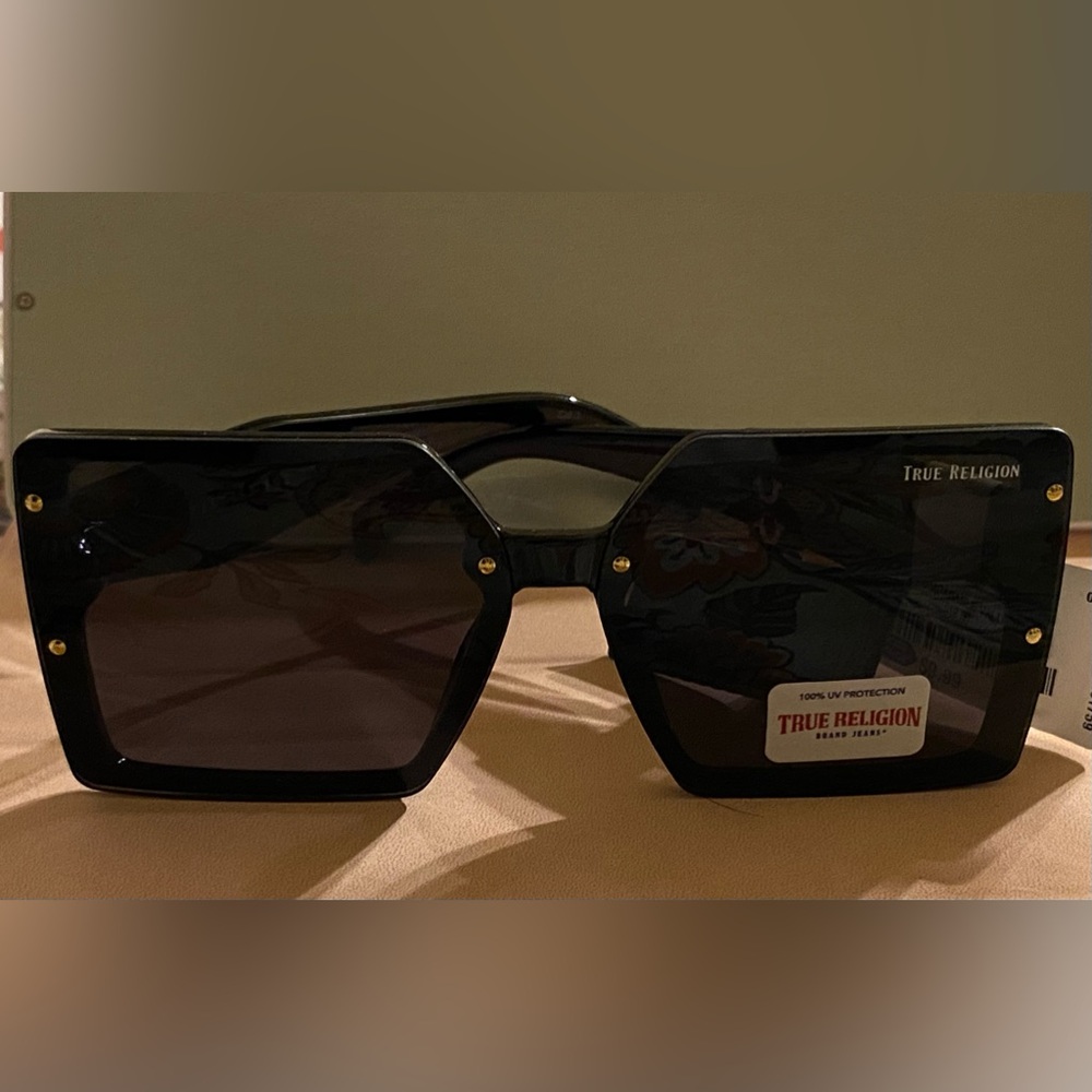 TRUE RELIGION Authentic Oversized Squared Sunglasses NWT